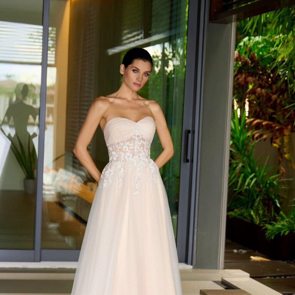 New Strapless A-Line Nude Modern Bridal Mesh Dress W/ Beaded Corset Jt2702aw